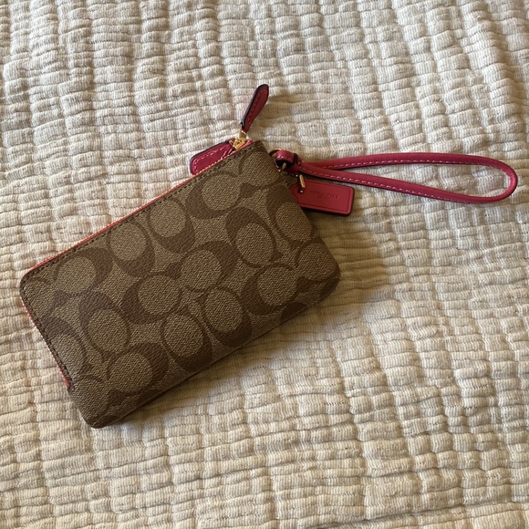 NWT coach wallet wristlet strawberry - Picture 2 of 6